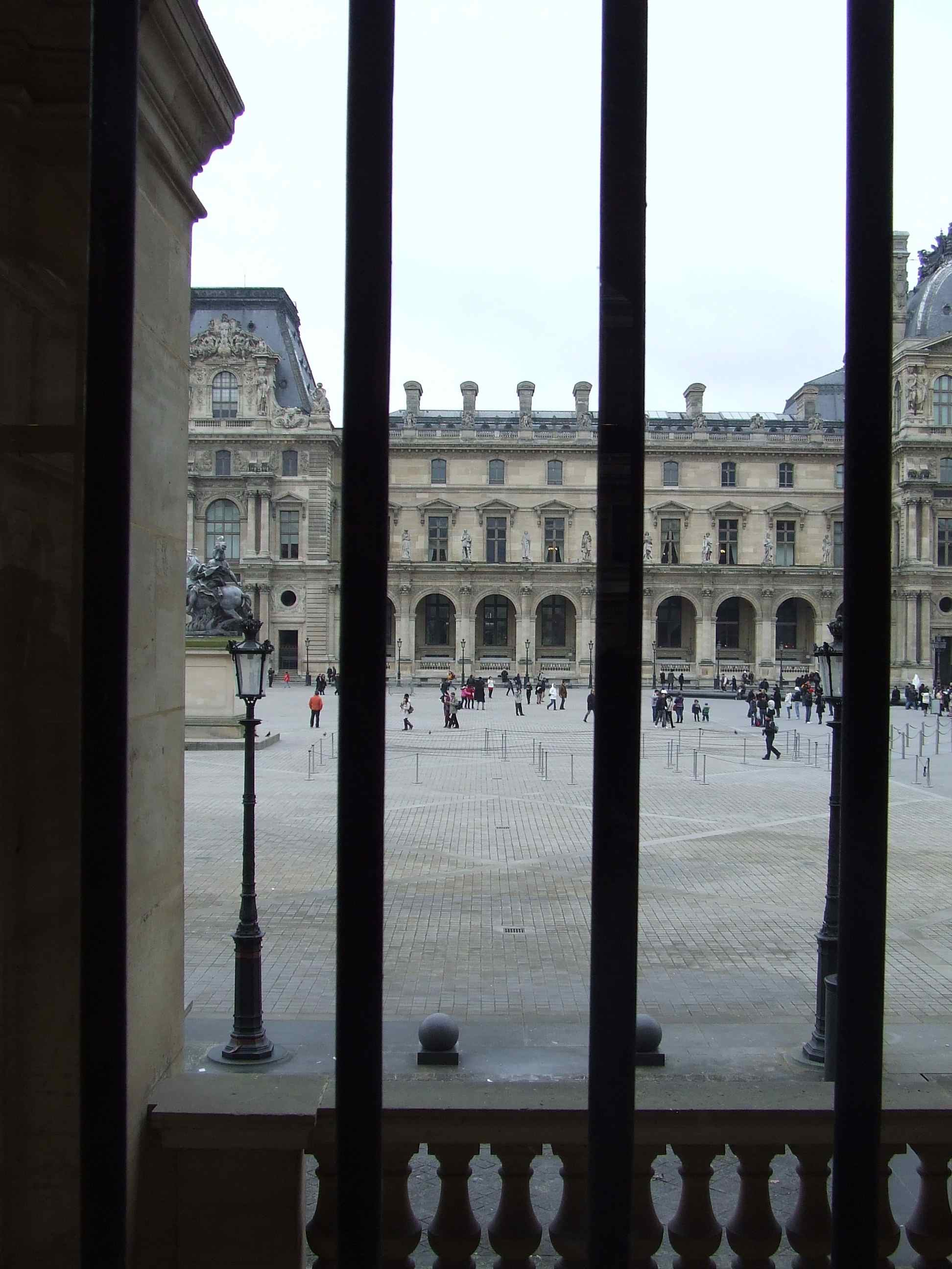 Louvre dentro - Paris