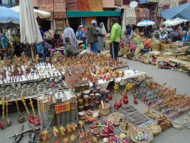 Praça dentro da medina, em Marrakesh