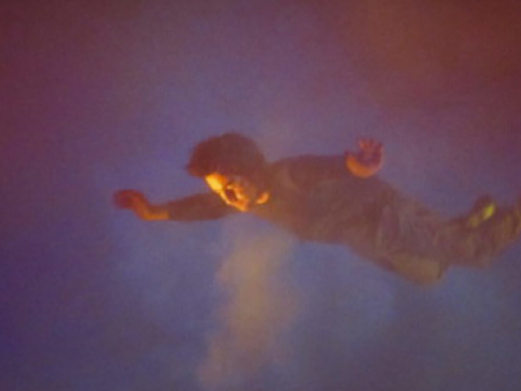 Video instalação do artista argentino Sebastián Diaz Morales. Suspension. 2014